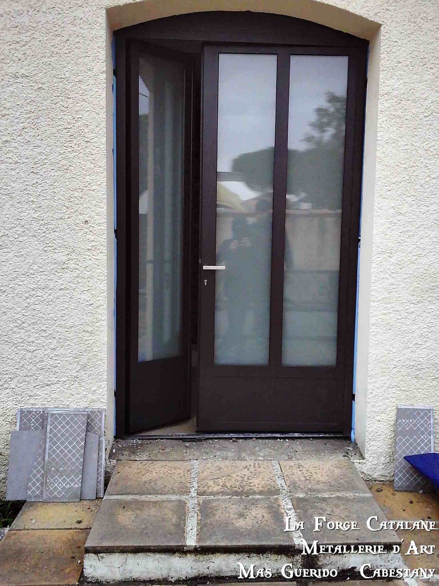 porte entree imposte fixe vitrage opalescent La Forge Catalane Cabestany (3).jpg